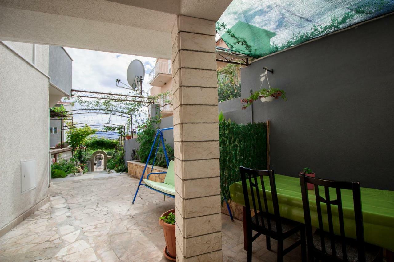 Mrkonjic Branko & Marija Apartmani Omiš Exteriör bild