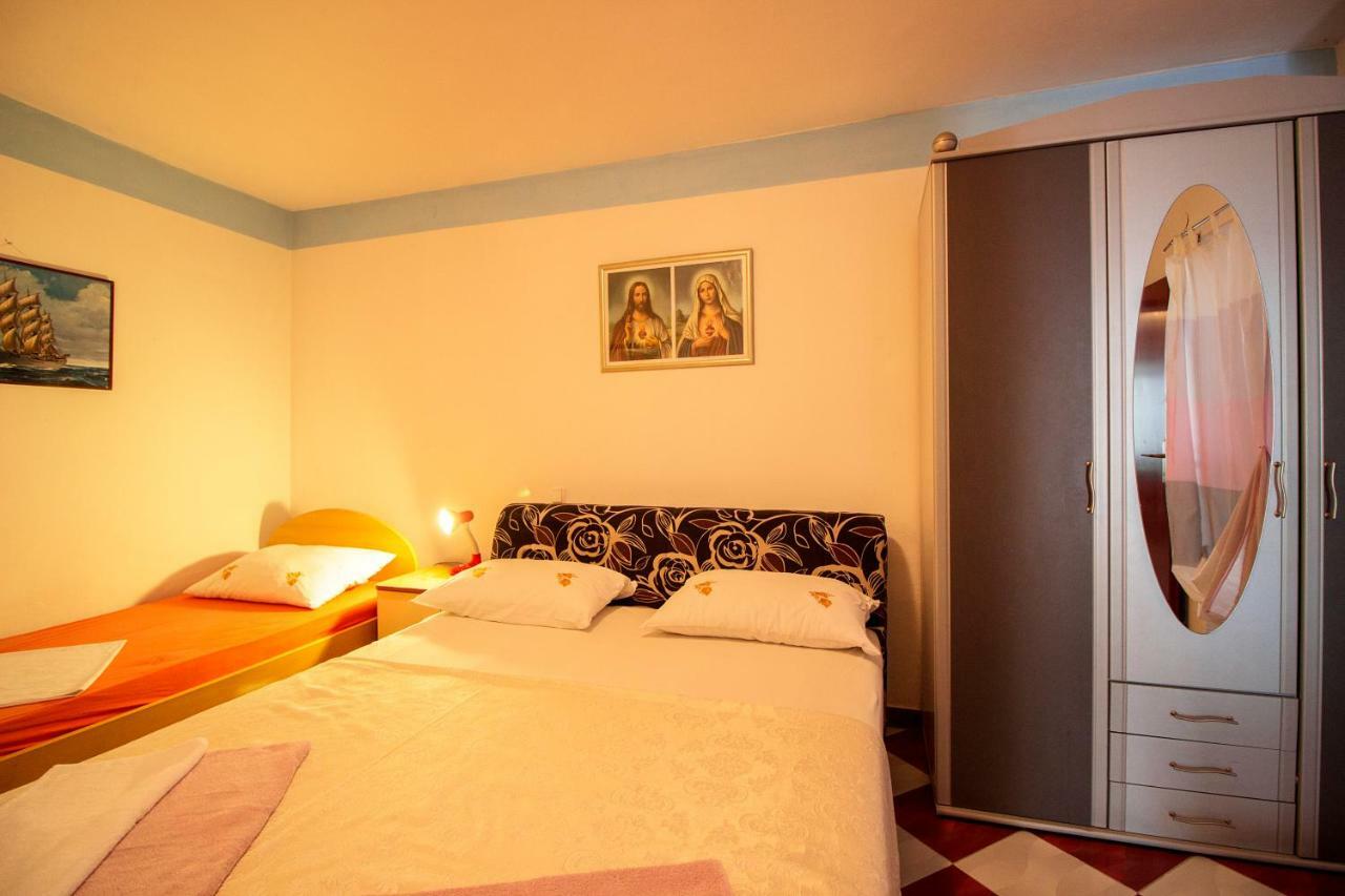 Mrkonjic Branko & Marija Apartmani Omiš Exteriör bild