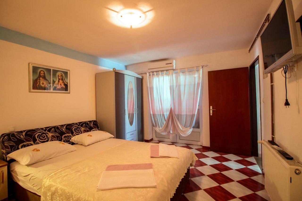 Mrkonjic Branko & Marija Apartmani Omiš Exteriör bild