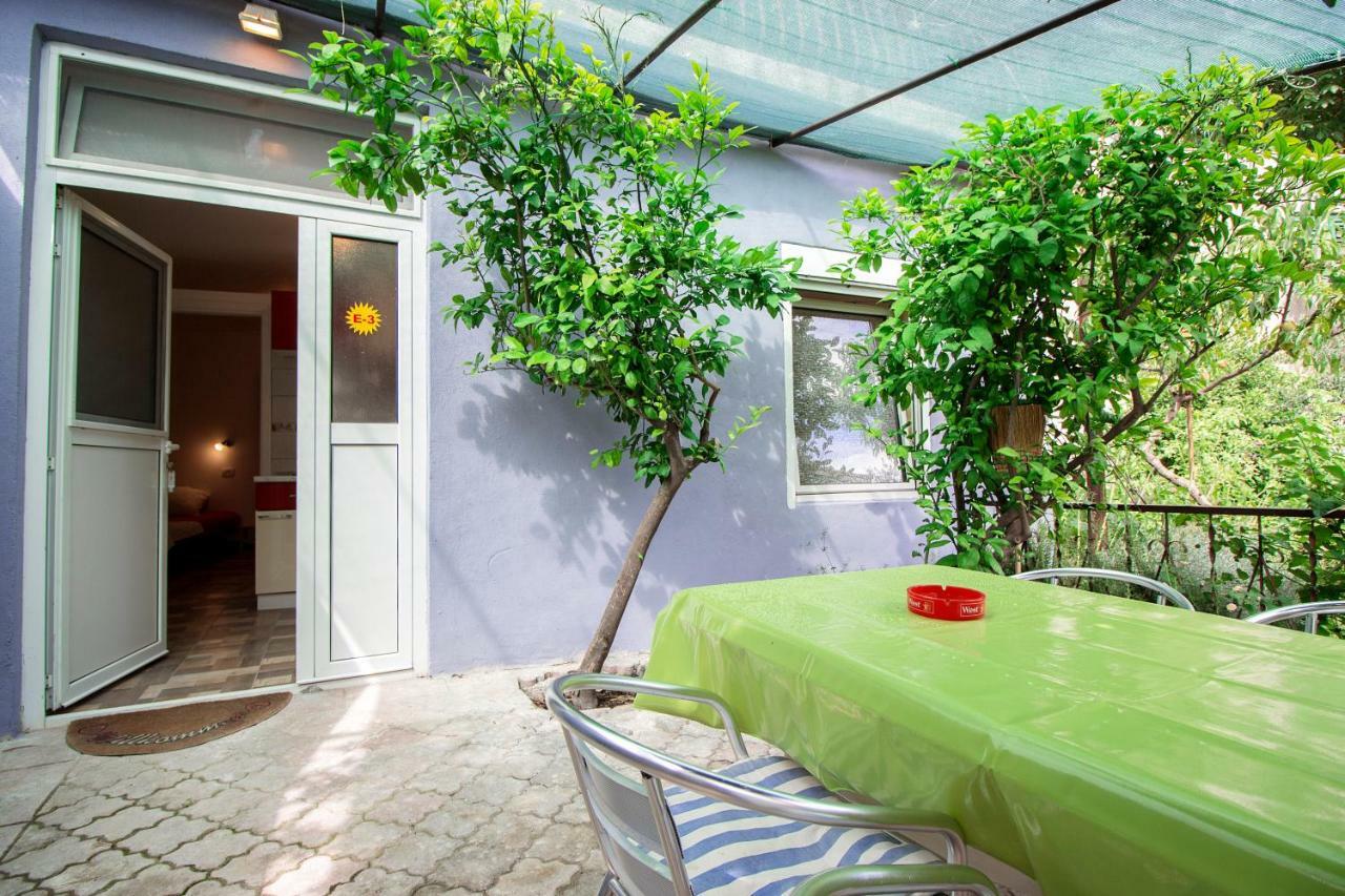 Mrkonjic Branko & Marija Apartmani Omiš Exteriör bild