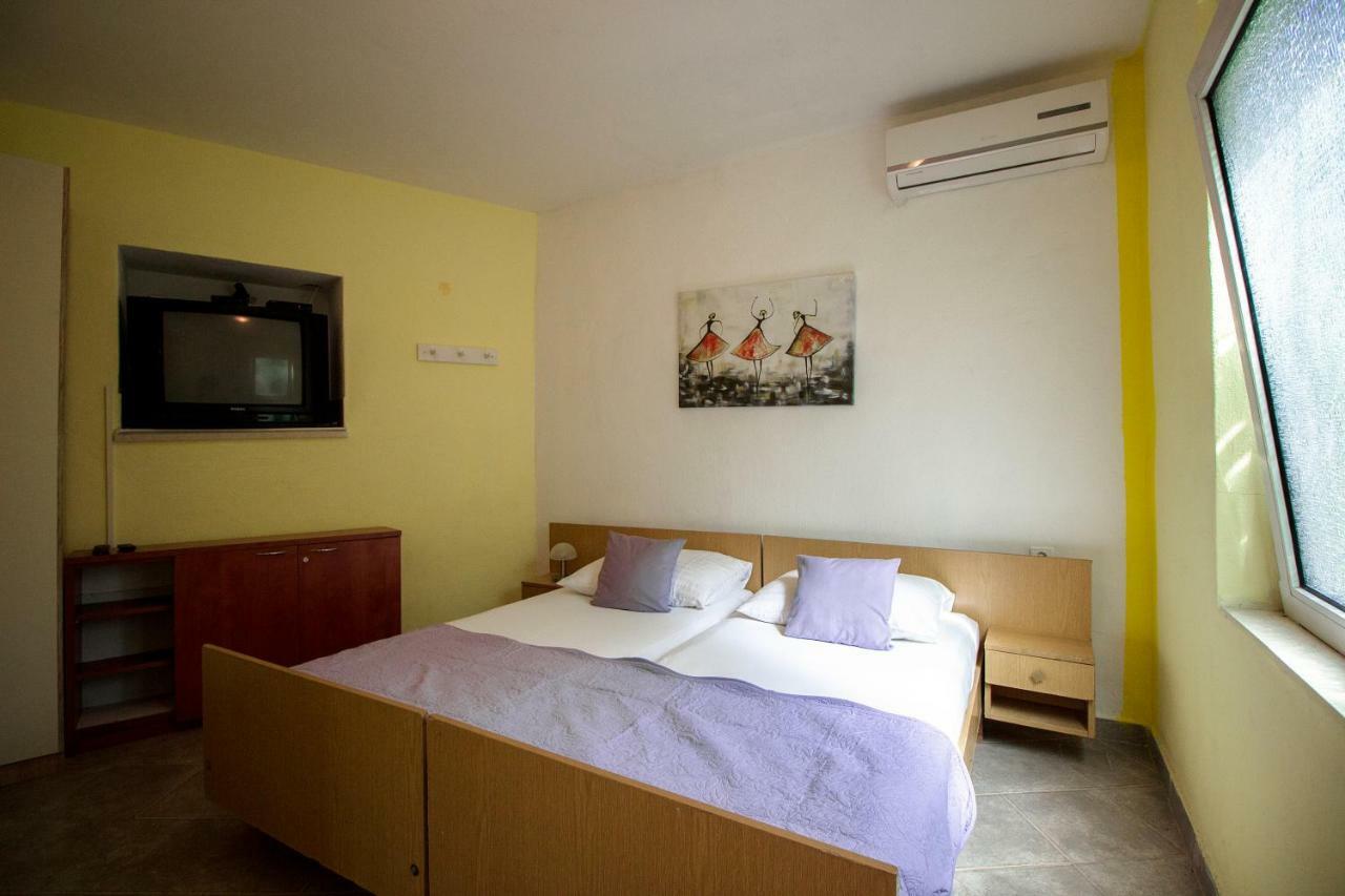 Mrkonjic Branko & Marija Apartmani Omiš Exteriör bild