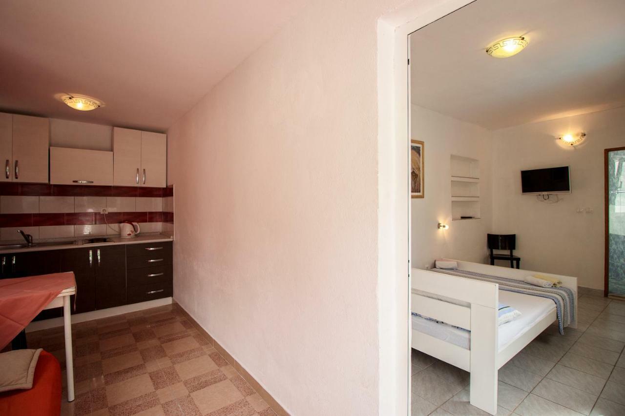 Mrkonjic Branko & Marija Apartmani Omiš Exteriör bild