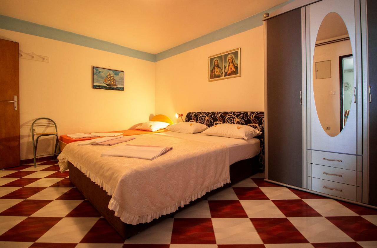 Mrkonjic Branko & Marija Apartmani Omiš Exteriör bild