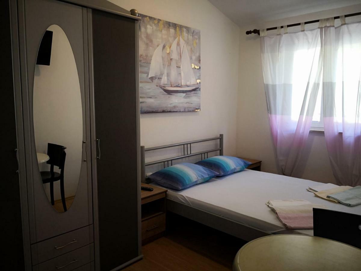 Mrkonjic Branko & Marija Apartmani Omiš Exteriör bild