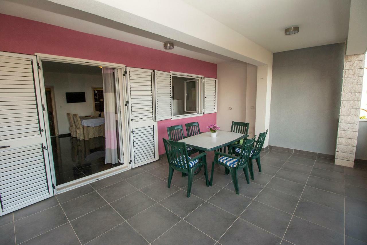 Mrkonjic Branko & Marija Apartmani Omiš Exteriör bild